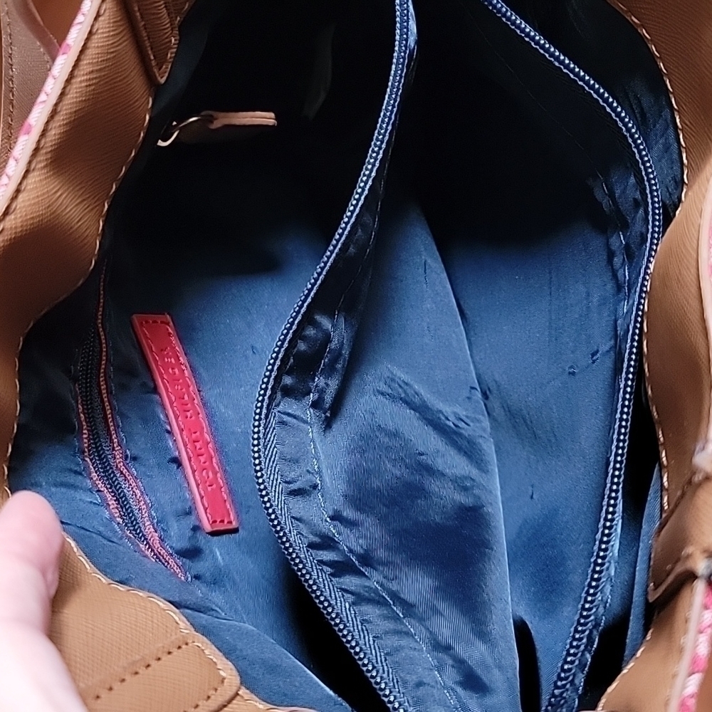 𝅺tommy Hilfiger Purse - Picture 3 of 4